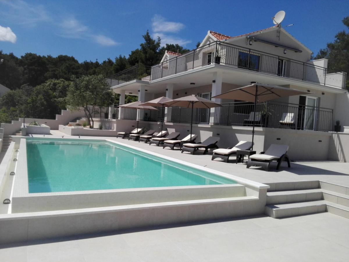 Holiday Hvar Vrbanj Eksteriør billede